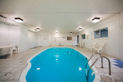 Ramada by Wyndham Effingham image 3